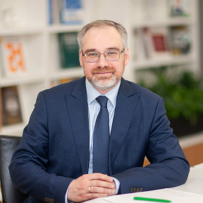 Илья Сухарников